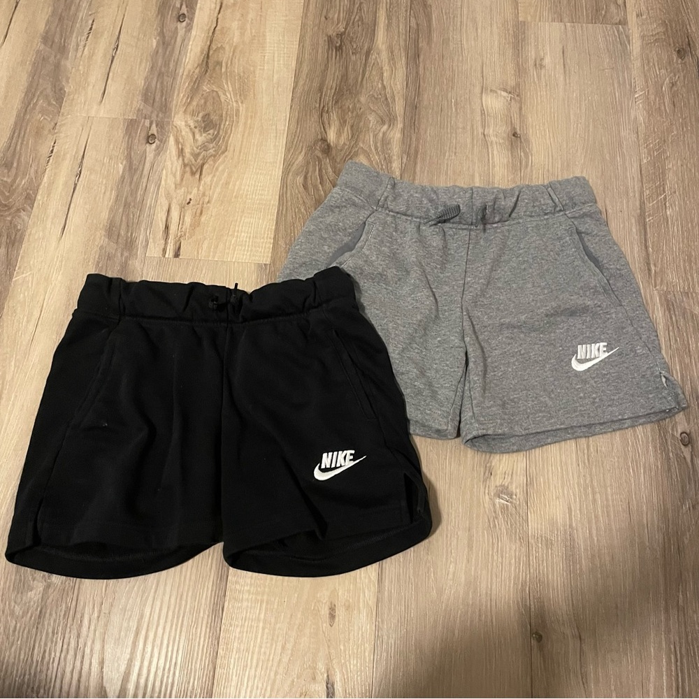 Set of 2 Nike shorts